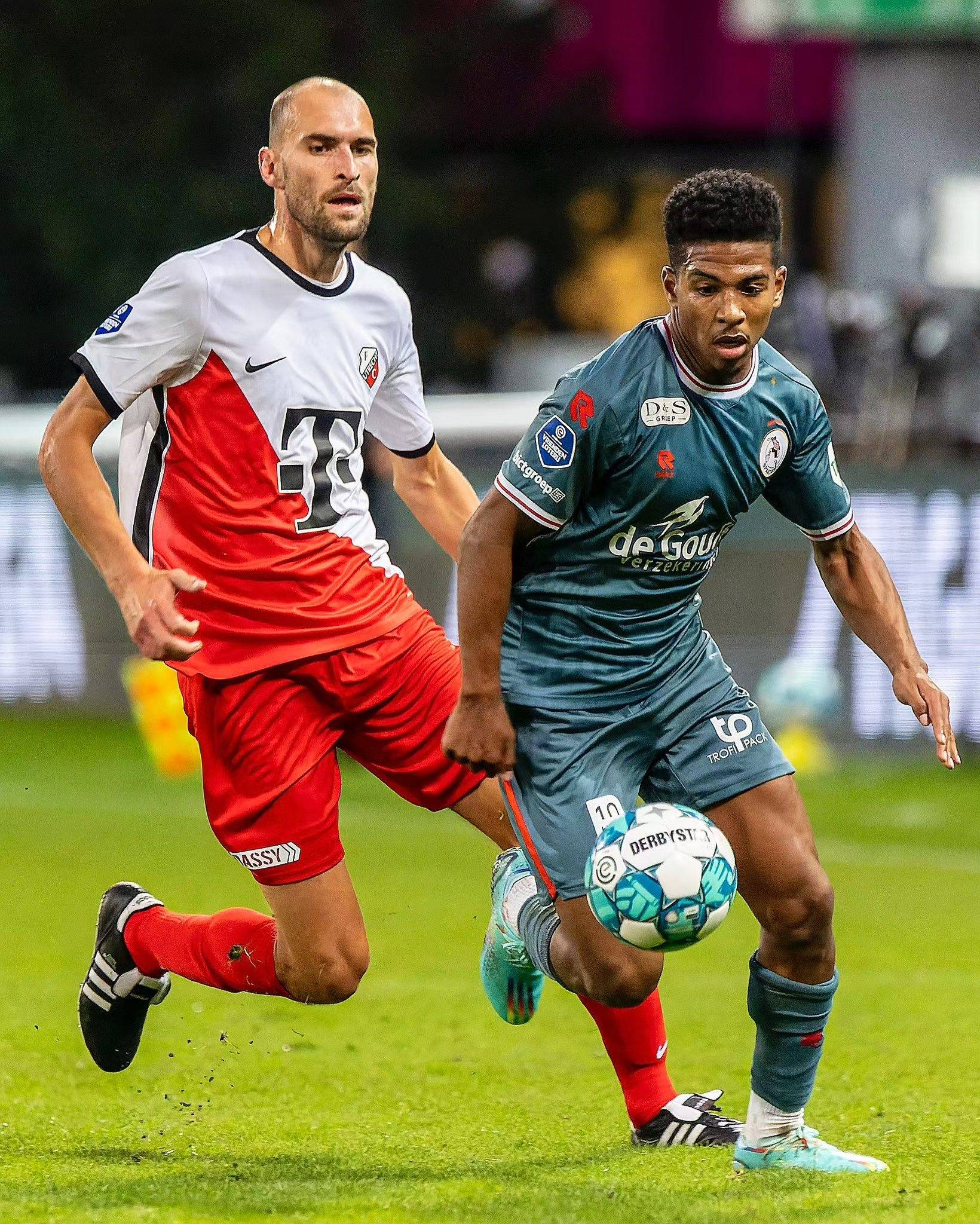 引人注目的 引人注目的